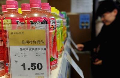 临期食品行业暴利真相 酒类经营者为何赚到不肯走？